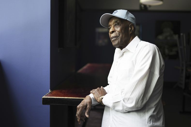 Buddy Guy posa para un retrato en Buddy Guys Legends en Chicago el jueves 24 de julio de 2025. (Foto AP/Nam Y. Huh)