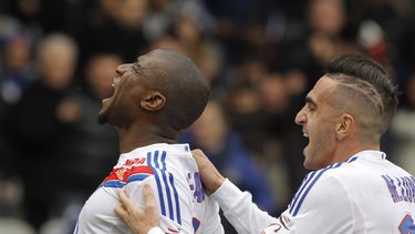 americateve | Gueida Fofana, del Lyon, celebra con su compa&ntilde;ero Miguel De Almeida Costa Lopes, a la derecha, luego de anotar un gol contra el Ajaccio por un partido de la liga francesa en el estadio Gerland, en Lyon, Francia, el domingo 16 de febrero de 2014. Ly