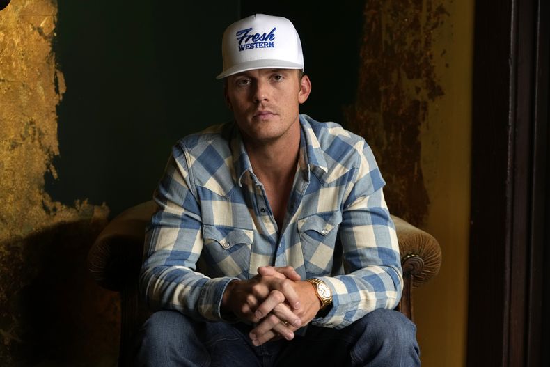 Parker McCollum posa para un retrato el sábado 7 de junio de 2025, en Nashville, Tennessee. (Foto AP/Mark Humphrey)