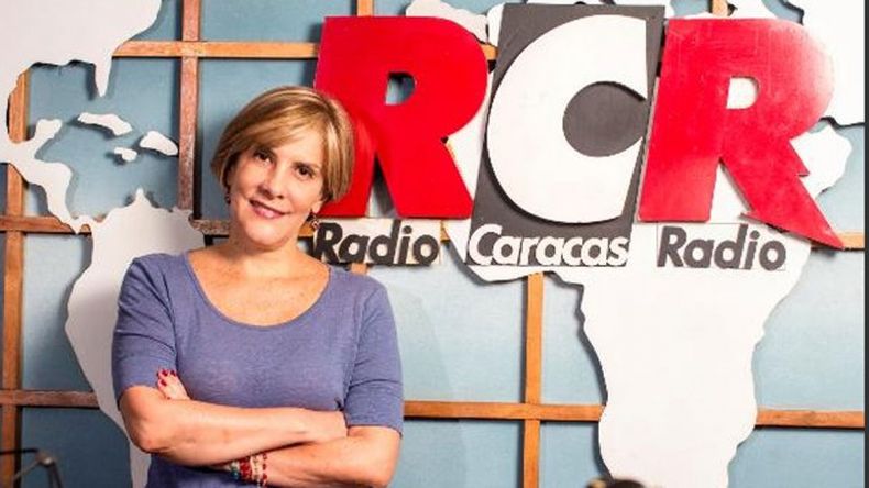 La Comisión de Telecomunicaciones de Venezuela sacó del aire la emisión 'Aquí entre tú y yo', conducida por Nitu Pérez Osuna en Radio Caracas Radio, uno de los pocos medios críticos que quedan en el país