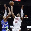 Cavaliers superan a Bucks con 36 puntos de Mitchell