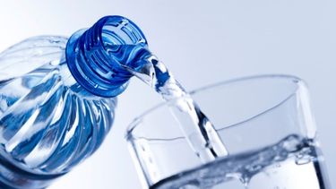 beber agua ayuda a que nuestro cuerpo funcione adecuadamente