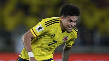 Luis Díaz, de Colombia, festeja durante un partido de la eliminatoria mundialista ante Brasil, el jueves 16 de noviembre de 2023, en Barranquilla (AP Foto/Ricardo Mazalán)