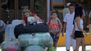 Algo está mal aquí, se cuestionan cubanos que han podido viajar al exterior