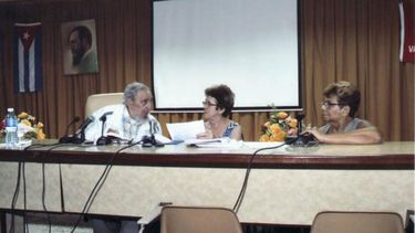 fidel castro reaparecio en publico tras el anuncio de la reapertura de las embajadas
