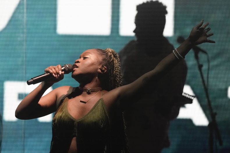 Sampa The Great durante su concierto en el festival Corona Capital de la Ciudad de México el viernes 17 de noviembre de 2023. (Foto AP/Eduardo Verdugo)