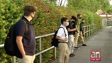 al menos dos estudiantes de miami dan positivo a covid-19 durante la primera semana de regreso
