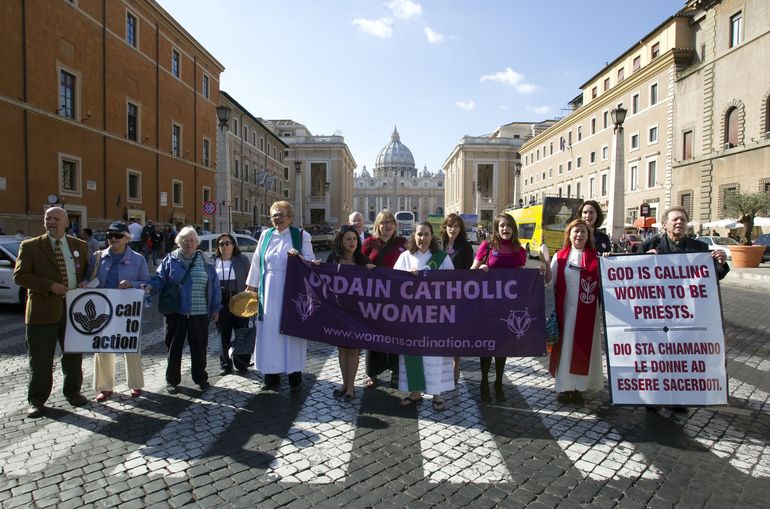 Vaticano incluye a grupo pro-ordenación de mujeres en sitio