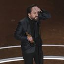 Kieran Culkin acepta el Premio Oscar en la categoría de mejor actor de reparto por A Real Pain, el 2 de marzo de 2025 en el Teatro Dolby de Los Ángeles. (AP Foto/Chris Pizzello)