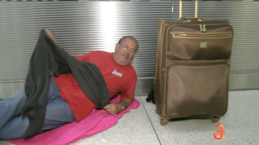 la conmovedora historia de un cubano que estuvo durmiendo por un mes en el aeropuerto de miami