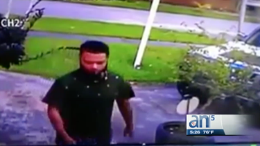 hialeah: buscan a un hombre que roba paquetes frente a las casas
