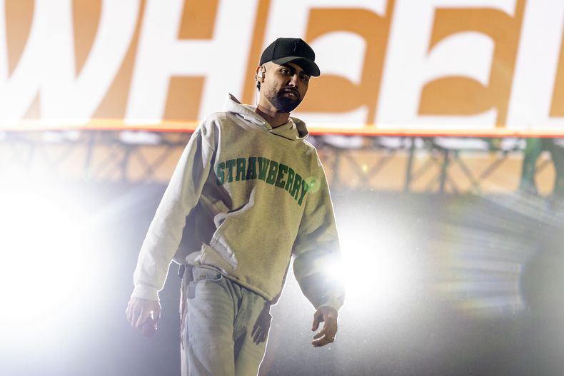 El cantante puertorriqueño Jay Wheeler durante su concierto en el Coca-Cola Flow Fest en la Ciudad de México el domingo 24 de noviembre de 2024. (Foto AP/Félix Márquez)