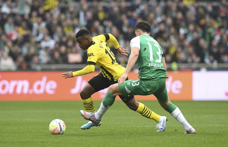 DEP-FUT DORTMUND-MOUKOKO