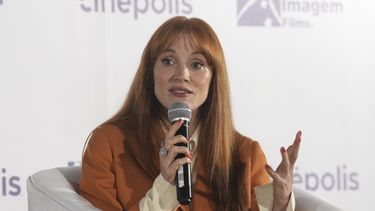 La actriz estadounidense Jessica Chastain habla durante una conferencia de prensa para promocionar la película Dreams, en la Ciudad de México, el martes 26 de agosto de 2025. (Foto AP/Eduardo Verdugo)