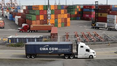 Baja déficit comercial de EEUU en octubre en un 7,6%