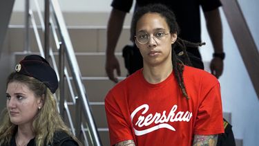 Basquetbolista Grinner recibe apoyo durante juicio en Moscú