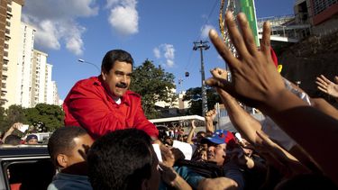 Maduro se reunirá con expresidentes invitados para elección
