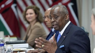 El secretario de Defensa de EEUU, Lloyd Austin, habla durante una reunión con el presidente de Kenia, William Ruto, no fotografiado, en el Pentágono en Washington, el viernes 24 de mayo de 2024. (AP Foto/Susan Walsh)