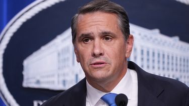 El secretario de Justicia de Estados Unidos, Todd Blanche, habla en una conferencia de prensa en la sede del organismo, el miércoles 30 de septiembre de 2026, en Washington. (AP Foto/Jacquelyn Martin)