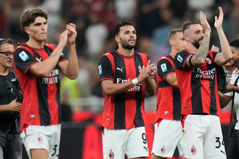 Los jugadores del Milan festejan tras la victoria sobre Venezia en la Serie A italiana, el viernes 28 de agosto de 2026 (AP Foto/Luca Bruno)