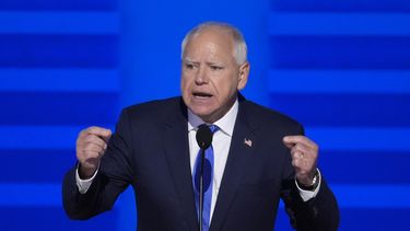 El candidato vicepresidencial demócrata Tim Walz en la Convención Nacional Demócrata en Chicago el 21 de agosto del 2024. (Foto AP/J. Scott Applewhite)