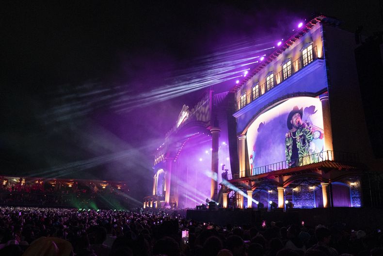 El público en el concierto del cantante mexicano Gerardo Ortiz en el festival Arre en la Ciudad de México el domingo 8 de septiembre de 2024. (Foto AP/Felix Marquez)