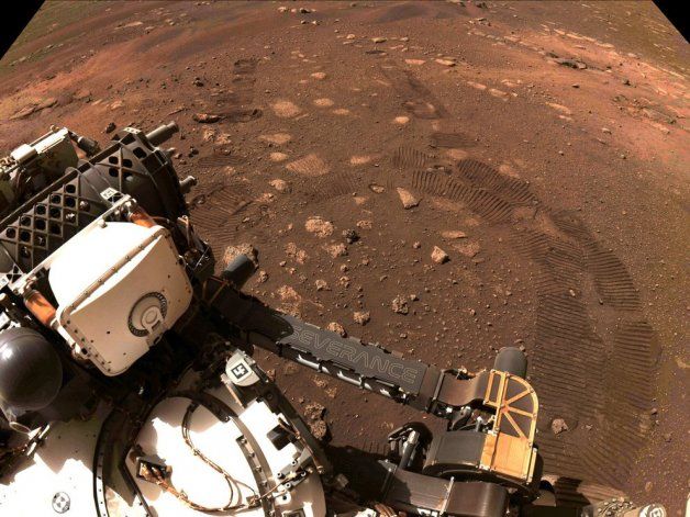 El vehículo logró la compleja tarea que hace soñar a futuras generaciones sobre la posibilidad de respirar oxígeno producido en Marte, sin necesidad de transportarlo desde la Tierra. NASA/JPL-Caltech/Handout via REUTERS