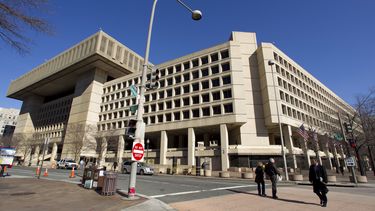 Demócratas dicen que Trump frenó reubicación de sede del FBI