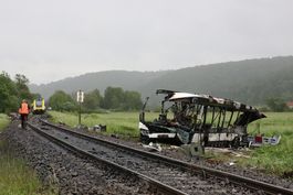 alemania: tren choca contra un autobus; hay varios heridos