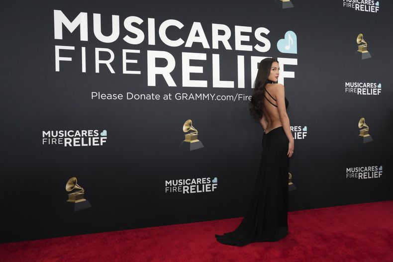 Olivia Rodrigo llega a la 67ª entrega anual de los Grammy el domingo 2 de febrero de 2025 en Los Ángeles.(Foto Jordan Strauss/Invision/AP)