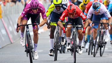 Giro: Démare repite victoria en 6ta etapa, López sigue líder