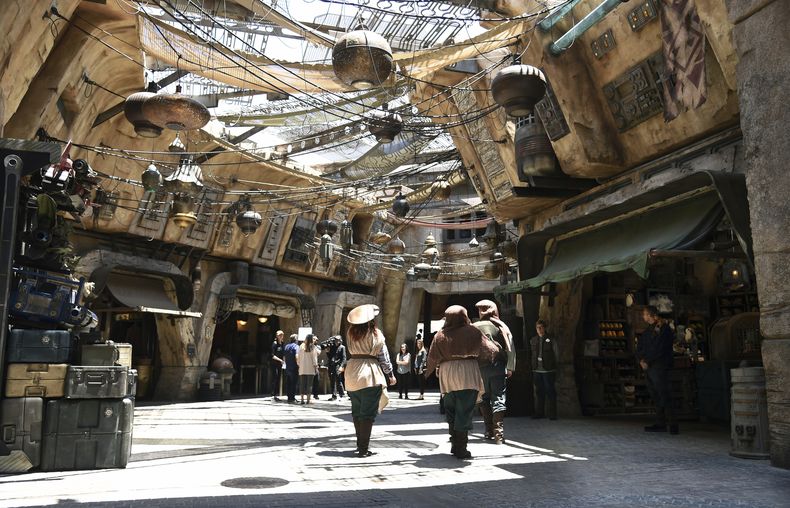 ESP-GEN_DISNEYLAND-STAR_WARS-GALAXY’S_EDGE-8.jpg