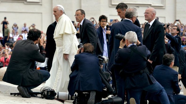Los servicios de inteligencia interceptaron un mensaje que anuncia un ataque en el Vaticano. Niegan que hayan apuntado directamente al Sumo Pontífice, pero reforzaron su seguridad
