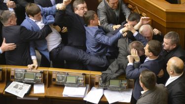 ucrania acusa de alta traicion a diputados prorrusos por negocios en crimea