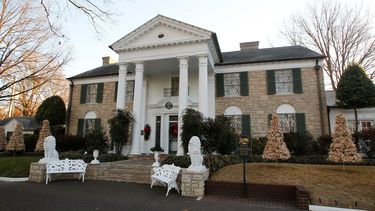ARCHIVO - Graceland, la casa de Elvis Presley, en la imagen, el 7 de enero de 2011, en Memphis, Tennessee. (Foto AP/Mark Humphrey, archivo)