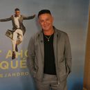 El cantautor español Alejandro Sanz posa para un retrato durante una entrevista sobre su álbum ¿Y ahora qué +? en Las Vegas, el martes 11 de noviembre de 2025. (Foto AP/Berenice Bautista)