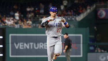 Seiya Suzuki, de los Cachorros de Chicago, recorre las bases luego de pegar un jonrón ante los Nacionales de Washington, el martes 11 de agosto de 2026 (AP Foto/Terrance Williams)