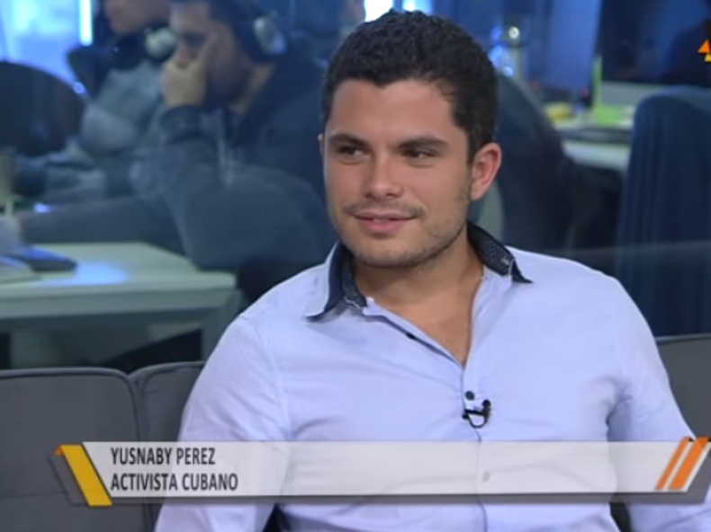 Yusnaby Pérez tiene 26 años, un título profesional embargado por el régimen y habilidad suficiente para conectarse a internet sin ser perseguido. Se encarga de difundir imágenes de la isla con una visión crítica.