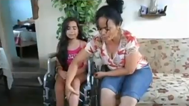 americateve | Canal 41 presentó un reportaje de una niña cubana pidiendo ayuda desde la isla. El régimen habría presionado a la madre para retractarse.