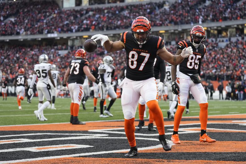 DEP-NFL BENGALS-UZOMAH