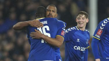 Rondón logra doblete y Everton elimina a Boreham