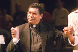 acusan a obispo ganador del nobel de abuso sexual en timor