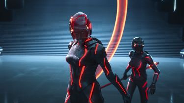 Esta imagen publicada por Disney muestra a Jodie Turner-Smith, en el centro, en una escena de Tron: Ares. (Disney via AP)
