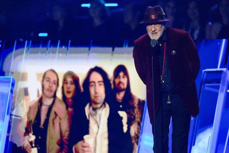 Mick Fleetwood charla sobre Bad Company en la ceremonia de incorporación al Salón de la Fama del Rock and Roll de 2025 el sábado 8 de noviembre de 2025 en L.A. Live en Los Ángeles. (Foto AP/Chris Pizzello)