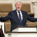 Bill Clinton se recupera de infección urinaria: asistente