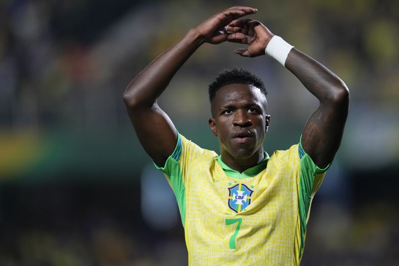El delantero brasileño Vinicius Junior durante el partido contra Ecuador por las eliminatorias del Mundial, el viernes 6 de septiembre de 2024, en Curitiba, Brasil. (AP Foto/Silvia Izquierdo)
