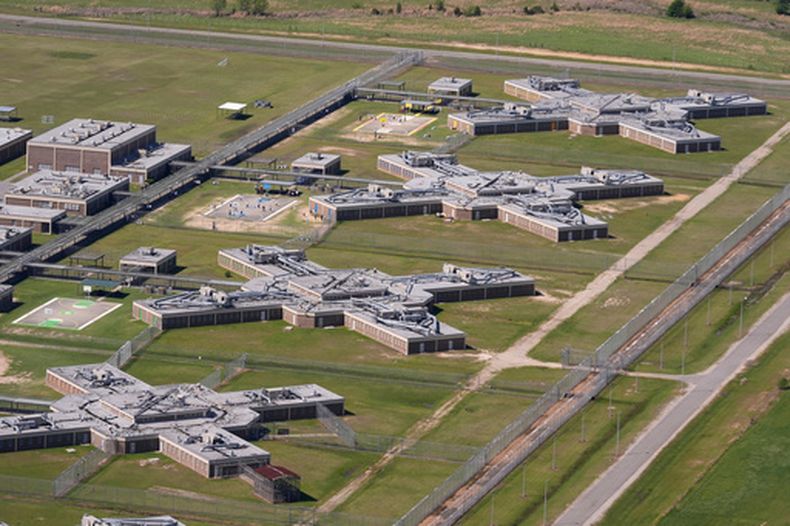 ARCHIVO – Vista aérea del Centro Penitenciario Winn, un sitio de detención del ICE, en Winnfield, Luisiana, el 9 de abril de 2025. (AP Foto/Gerald Herbert, Archivo)
