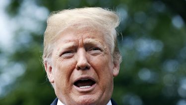 Trump se opone a cualquier ley que no incluya “un muro real”