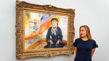 La obra “En Canon (Jeune fille à la barque)”, de Pierre-Auguste Renoir, se exhibe en Sothebys Londres durante la presentación previa de la colección Blaquier-Arrieta, un conjunto de doce obras impresionistas y modernas que habían permanecido prácticamente ocultas al público durante medio siglo el miércoles, 30 de septiembre de 2026. (Ben Bauer/PA via AP)