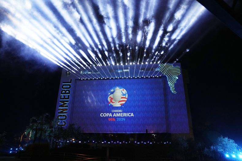 La CONMEBOL devela el lunes 17 de julio del 2023, el logotipo de la Copa America 2024 que se disputará en Estados Unidos. (AP Foto/Jorge Saenz)